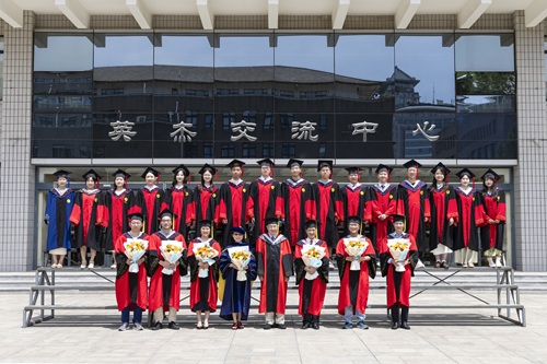 合影.jpg